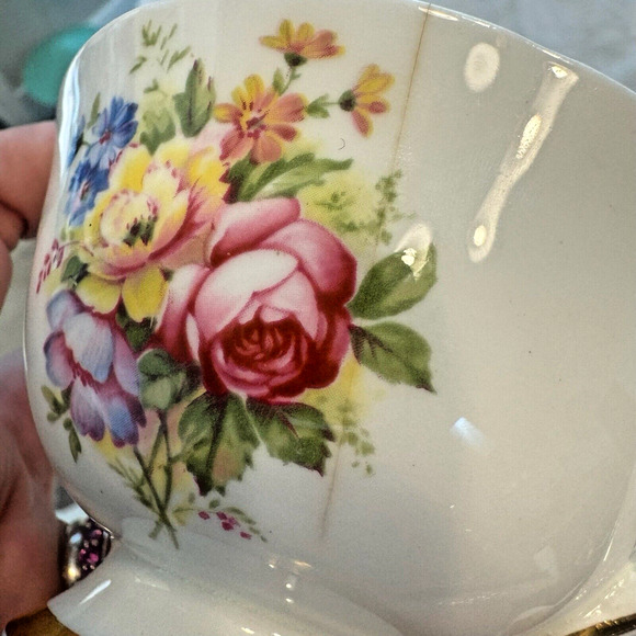 Paragon Fine Bone China Teacup & Saucer, Pink & White w Gilt Designs, Floral - Picture 10 of 12